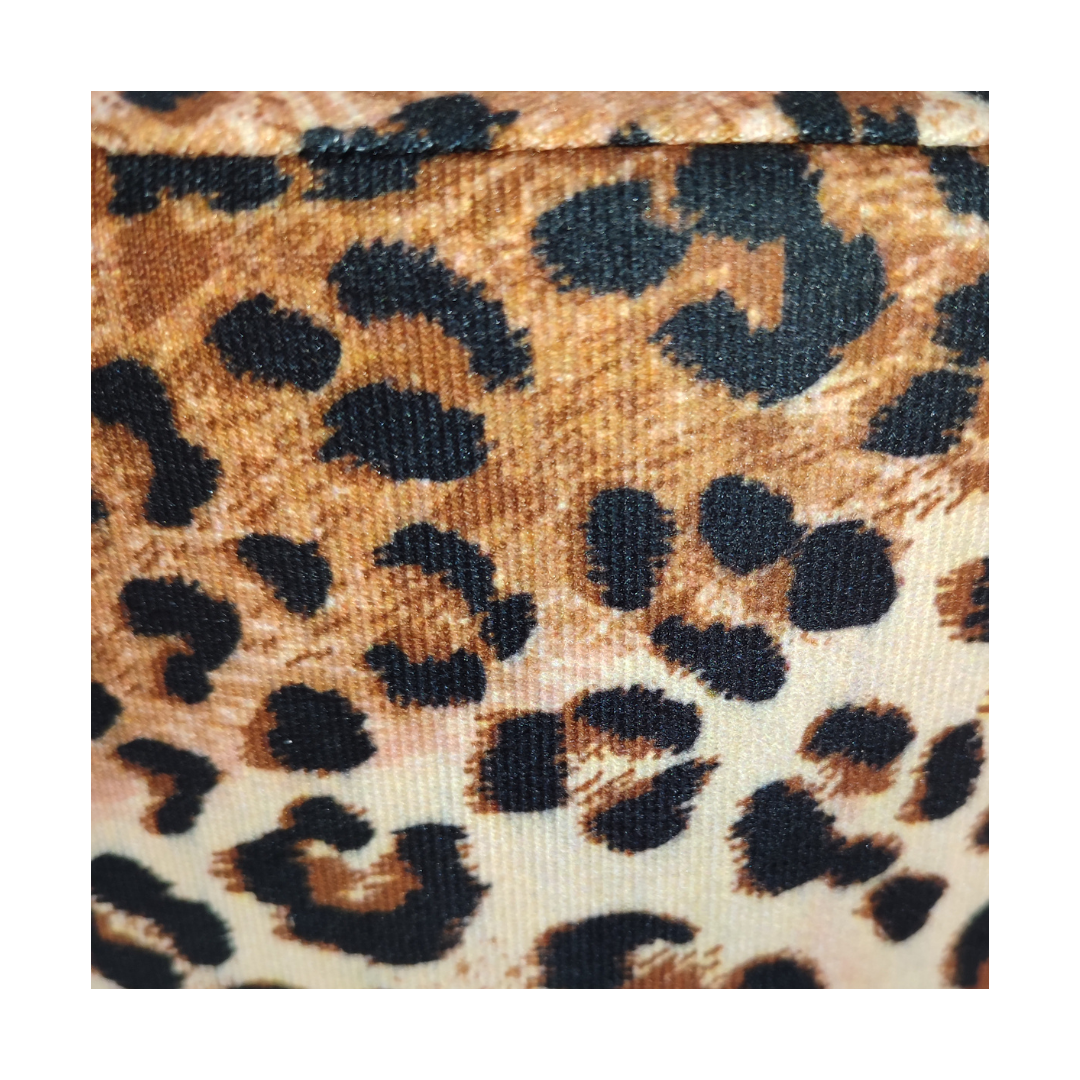 USTAAGAC Leopar Desenli El Yapımı Puf – Ahşap Ayaklı Dekoratif Oturma Taburesi