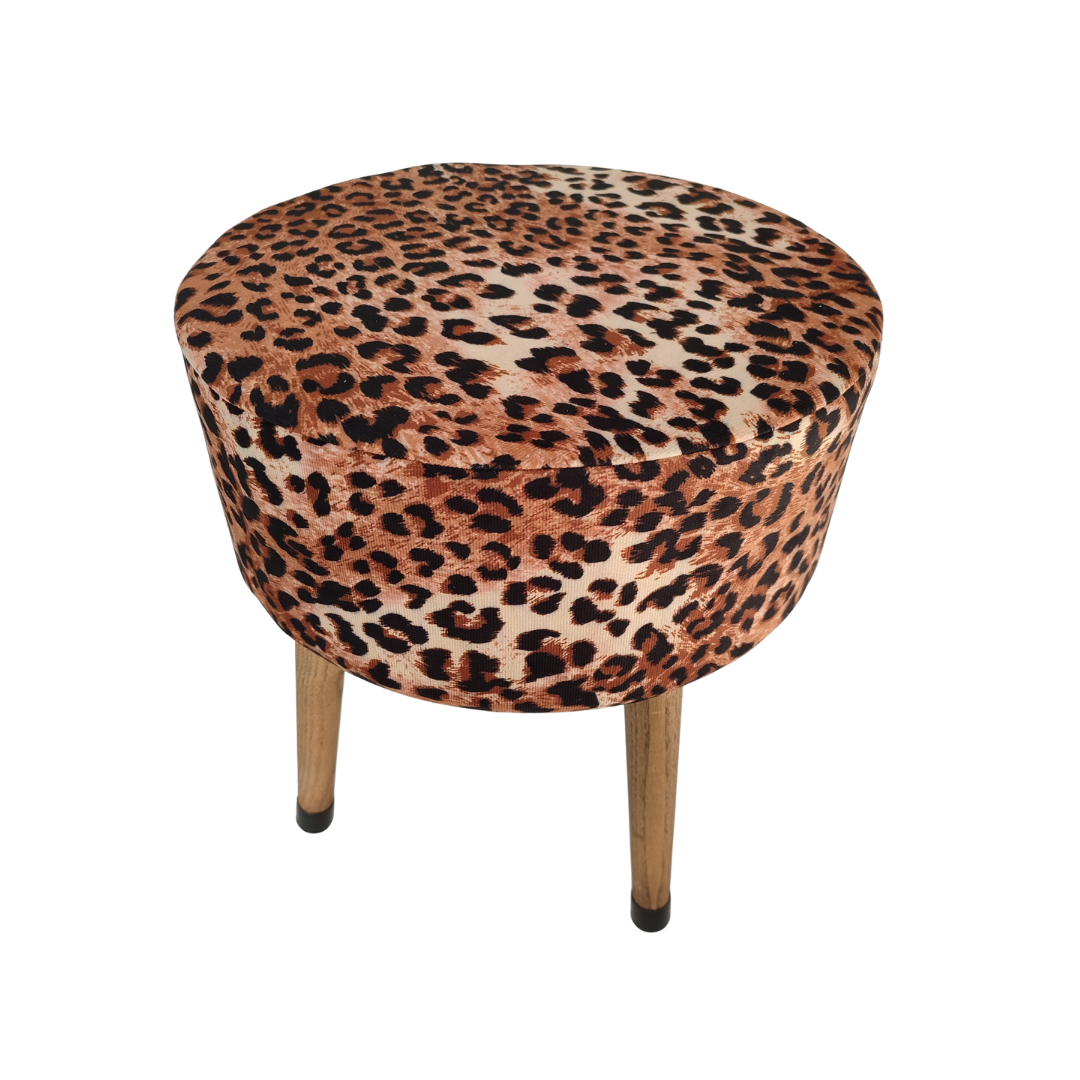 USTAAGAC Leopar Desenli El Yapımı Puf – Ahşap Ayaklı Dekoratif Oturma Taburesi