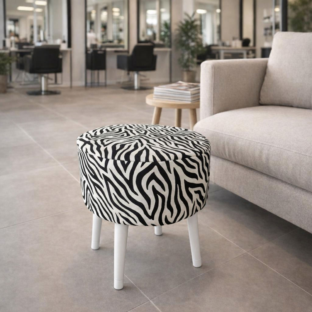 Salon Pufu – Dalgalı Zebra Desenli, Ahşap Ayaklı Dekoratif Tabure - Beyaz Ayak