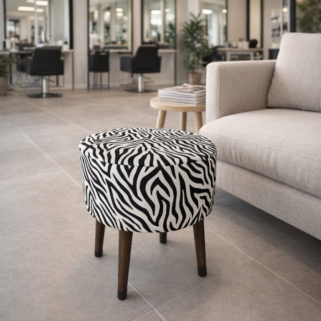 Salon Pufu – Dalgalı Zebra Desenli, Ahşap Ayaklı Dekoratif Tabure - Siyah Ayak