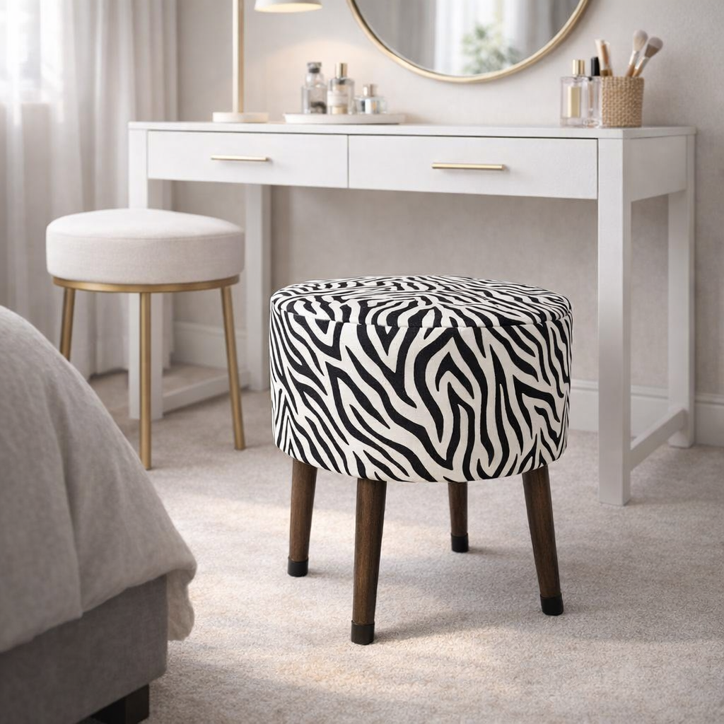 Salon Pufu – Dalgalı Zebra Desenli, Ahşap Ayaklı Dekoratif Tabure - Siyah Ayak