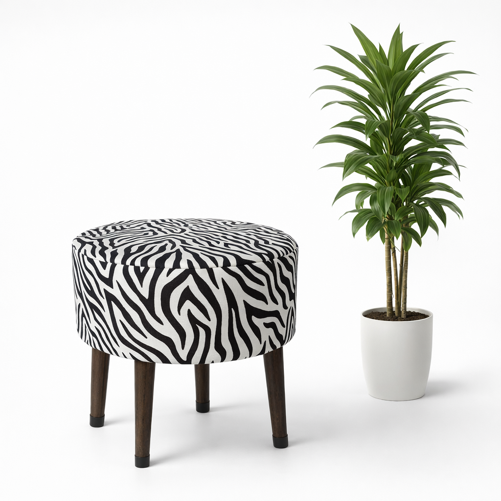 Salon Pufu – Dalgalı Zebra Desenli, Ahşap Ayaklı Dekoratif Tabure - Siyah Ayak